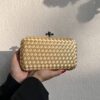 ⁦بوتيقا كلاتش باللون الذهبي⁩ - الصورة ⁦2⁩